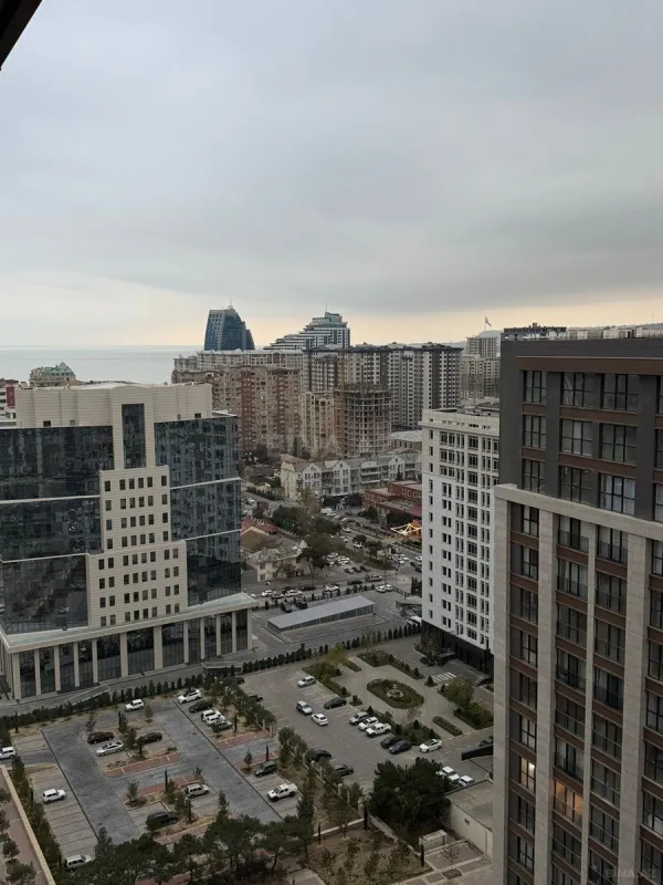 Satılır 3 otaqlı mənzil 124 m²