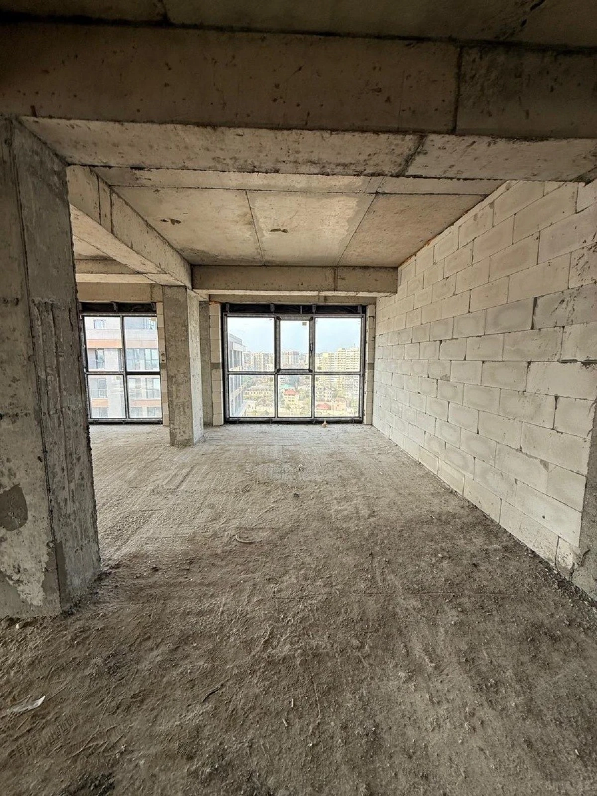 Satılır 3 otaqlı mənzil 124 m²