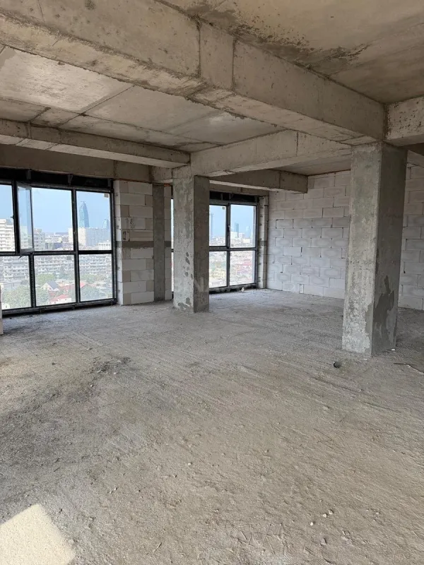 Satılır 3 otaqlı mənzil 124 m²