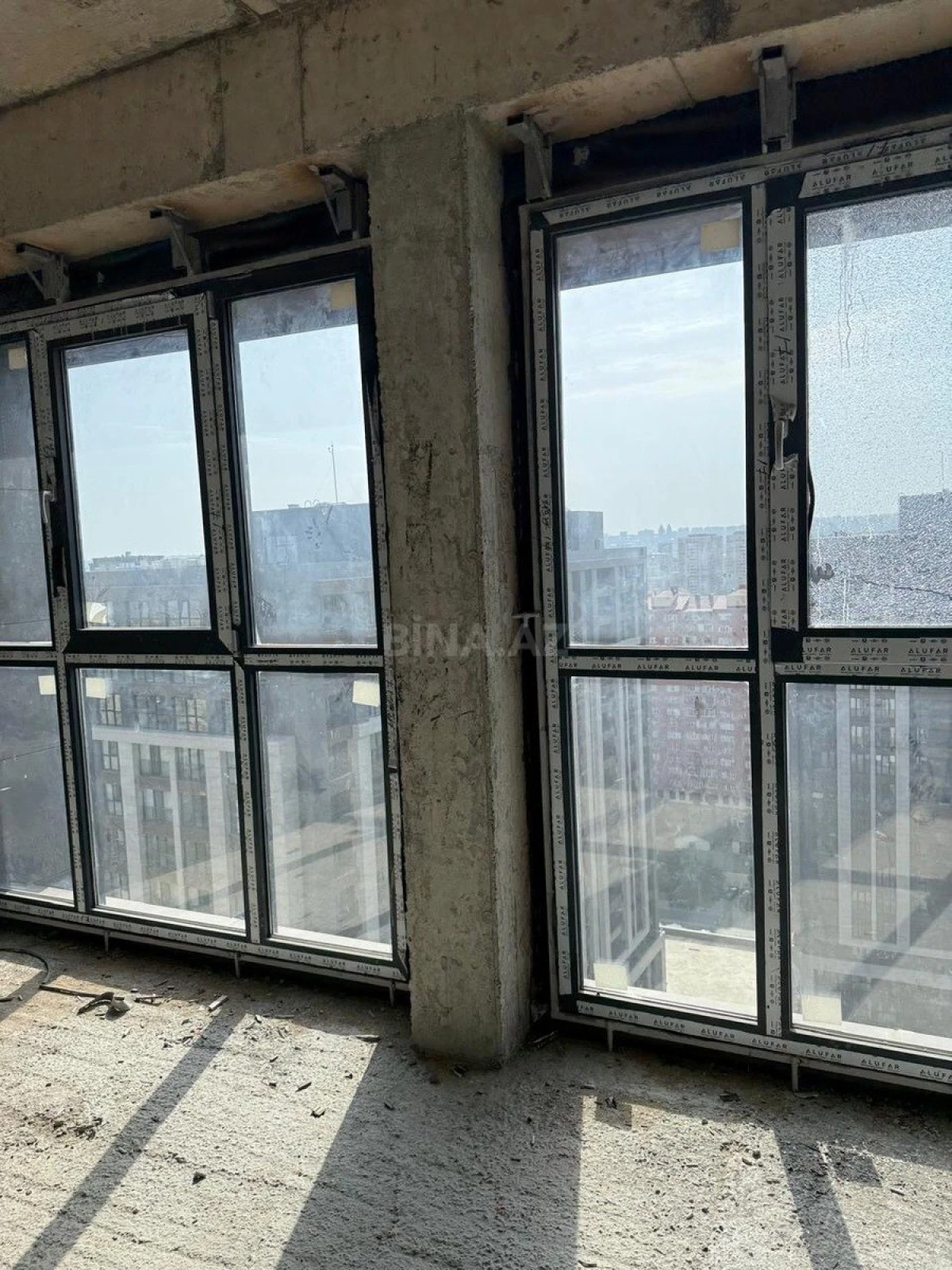 Satılır 3 otaqlı mənzil 124 m²