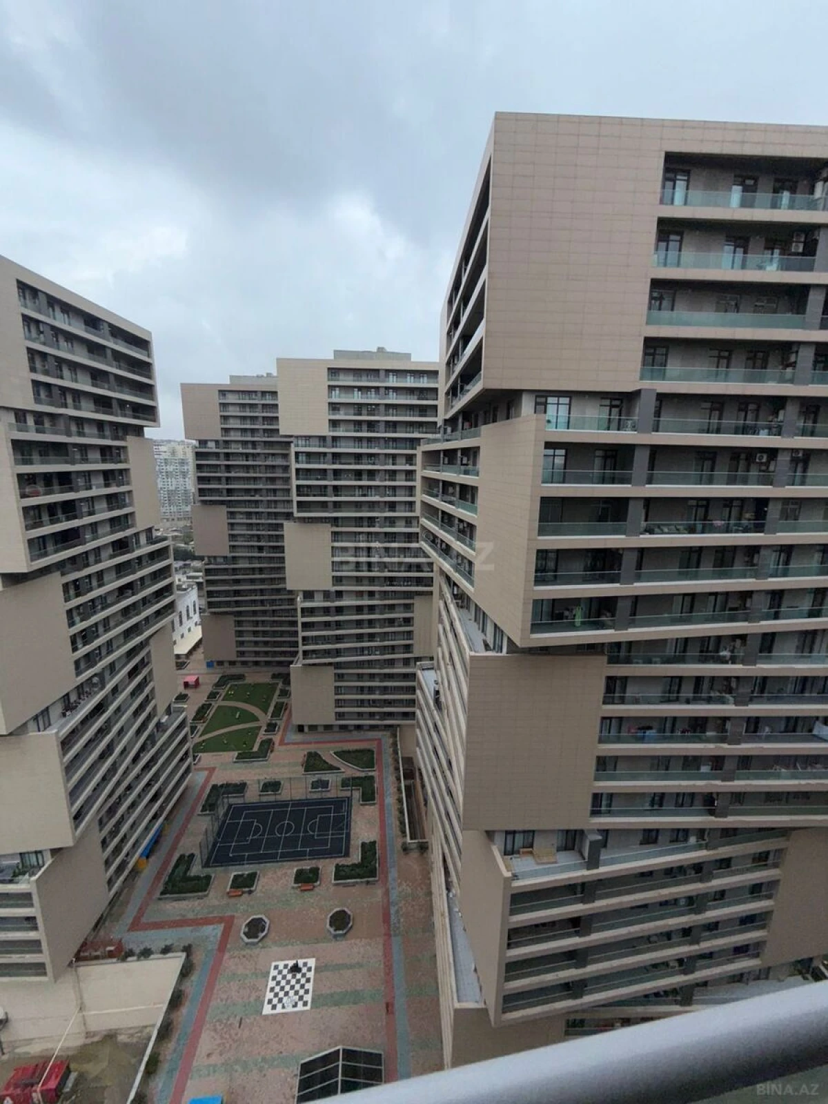 Satılır 3 otaqlı mənzil 148 m²