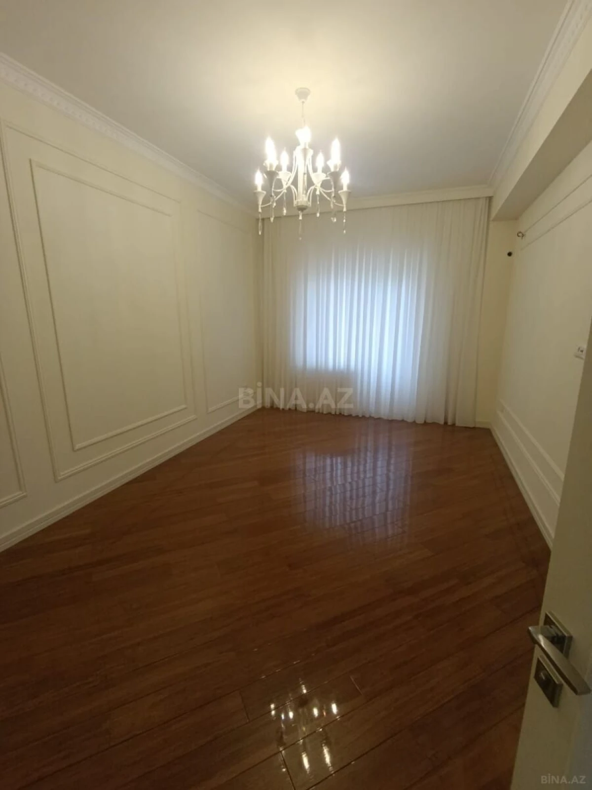 Satılır 3 otaqlı mənzil 150 m²