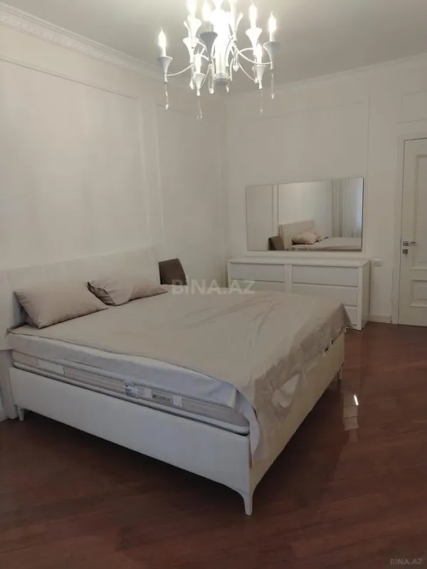 Satılır 3 otaqlı mənzil 150 m²