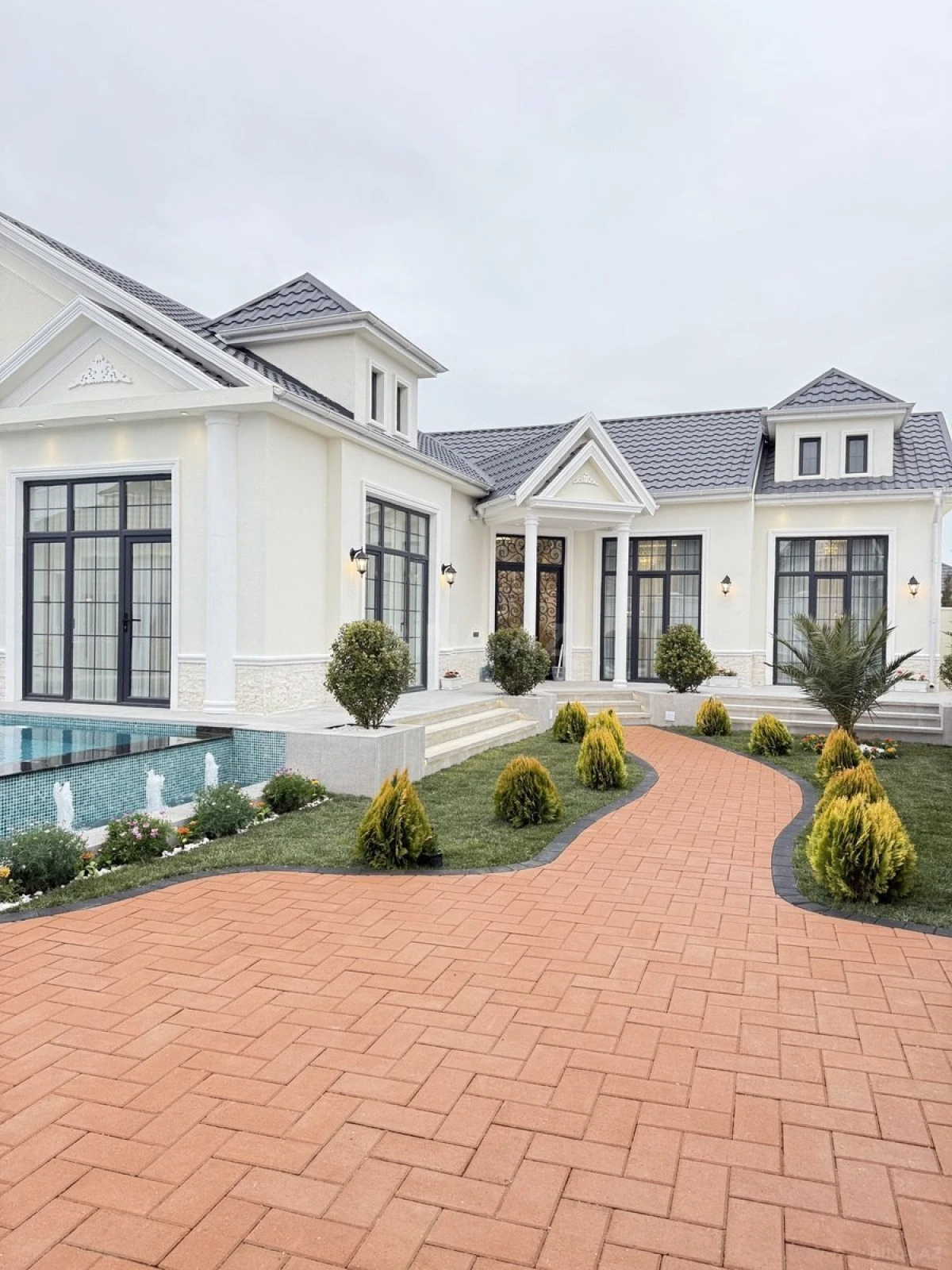 Satılır 4 otaqlı həyət evi 210 m²