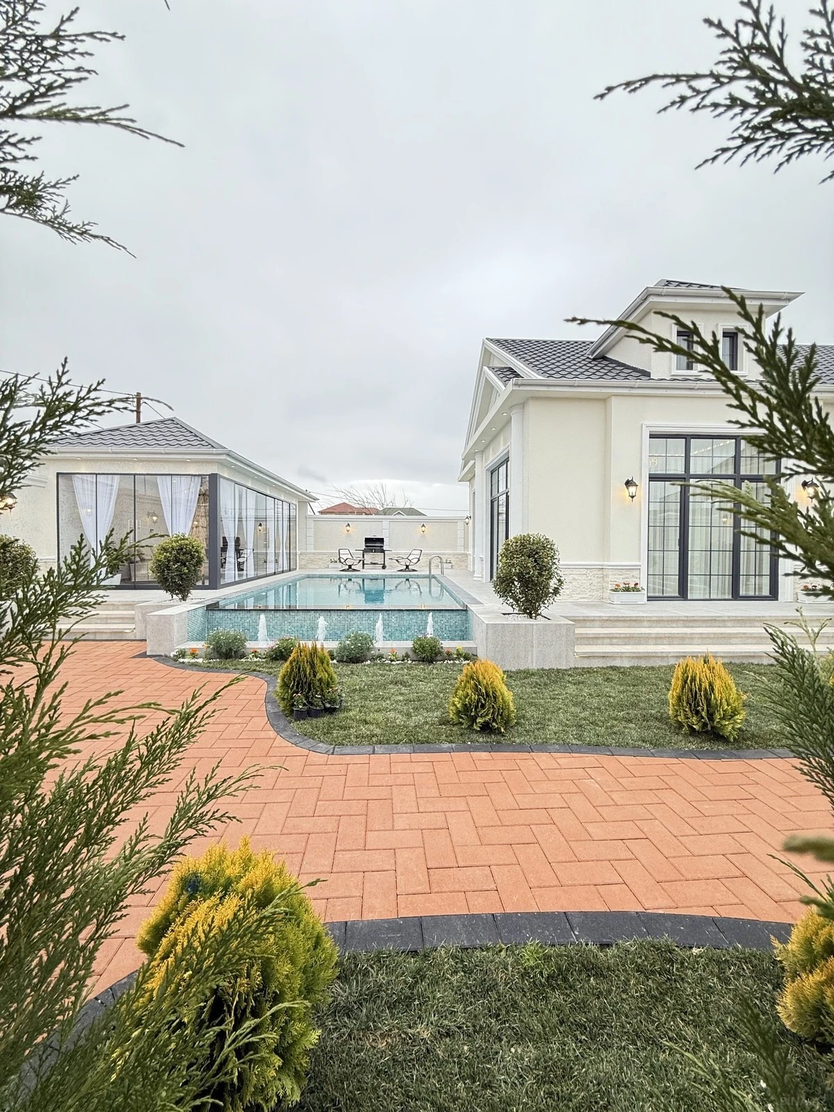 Satılır 4 otaqlı həyət evi 210 m²