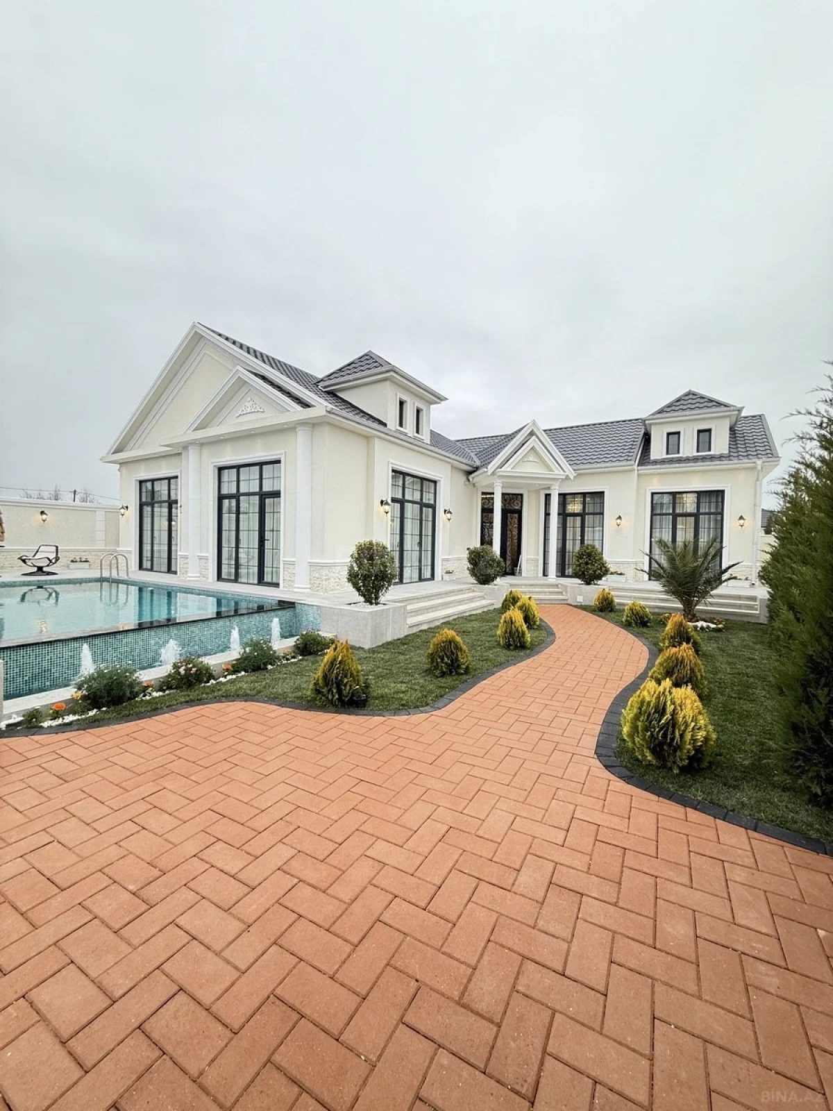 Satılır 4 otaqlı həyət evi 210 m²