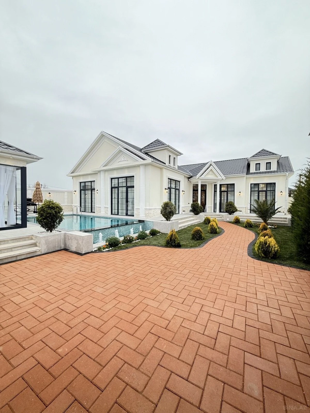 Satılır 4 otaqlı həyət evi 210 m²