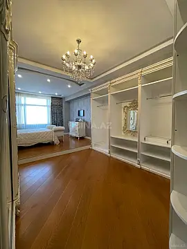 Satılır 4 otaqlı mənzil 240 m²