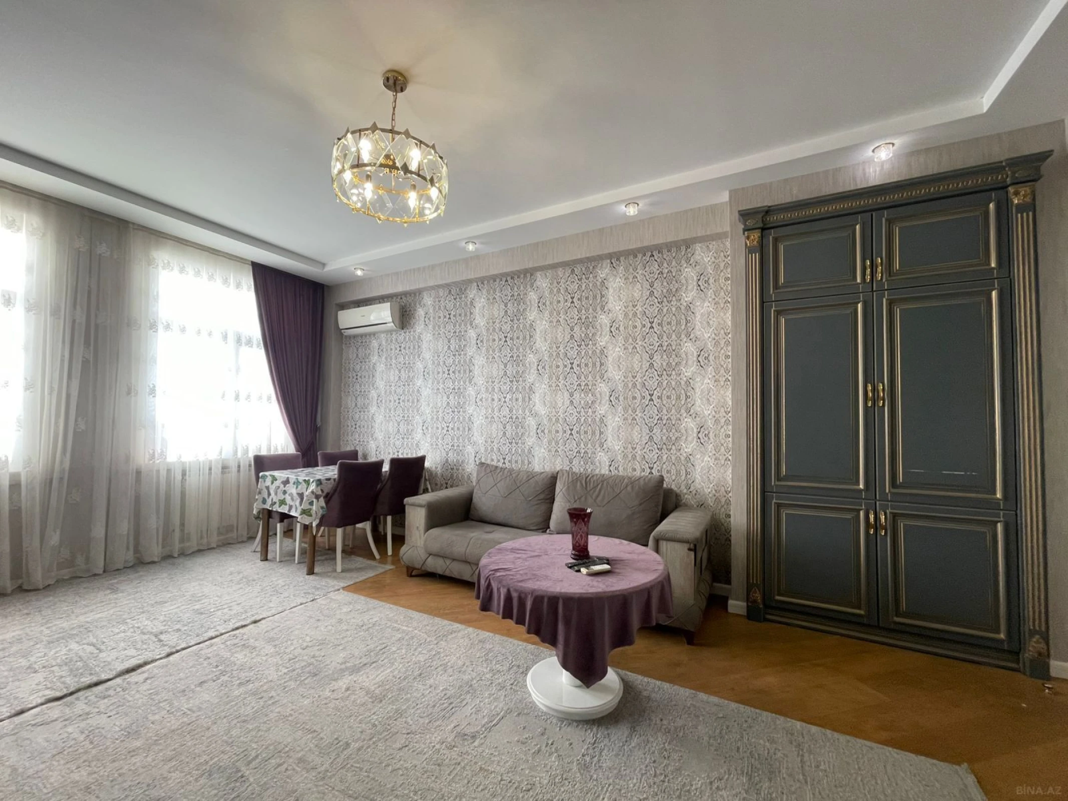 Satılır 4 otaqlı mənzil 240 m²