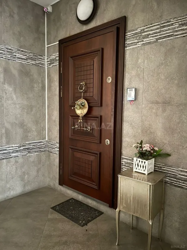 Satılır 4 otaqlı mənzil 240 m²