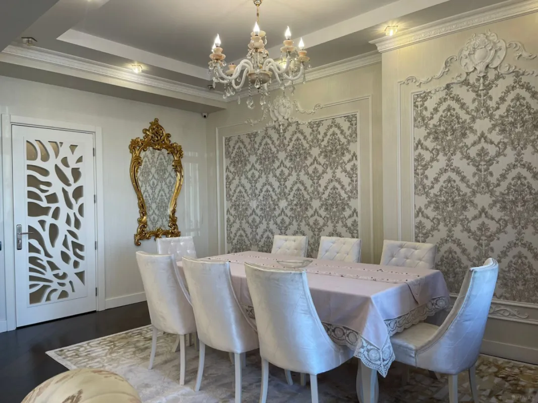 Satılır 4 otaqlı mənzil 240 m²