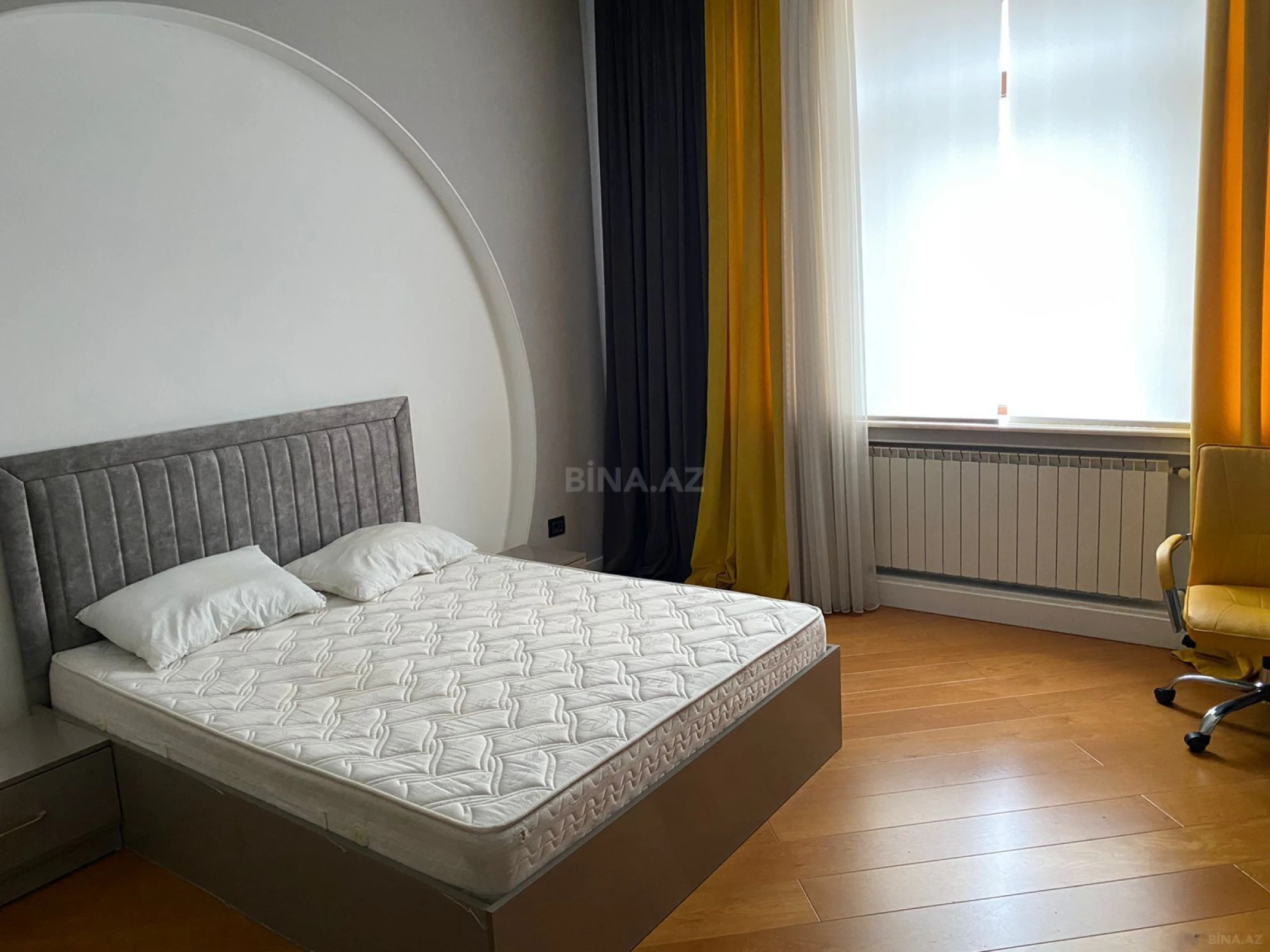 Satılır 4 otaqlı mənzil 240 m²