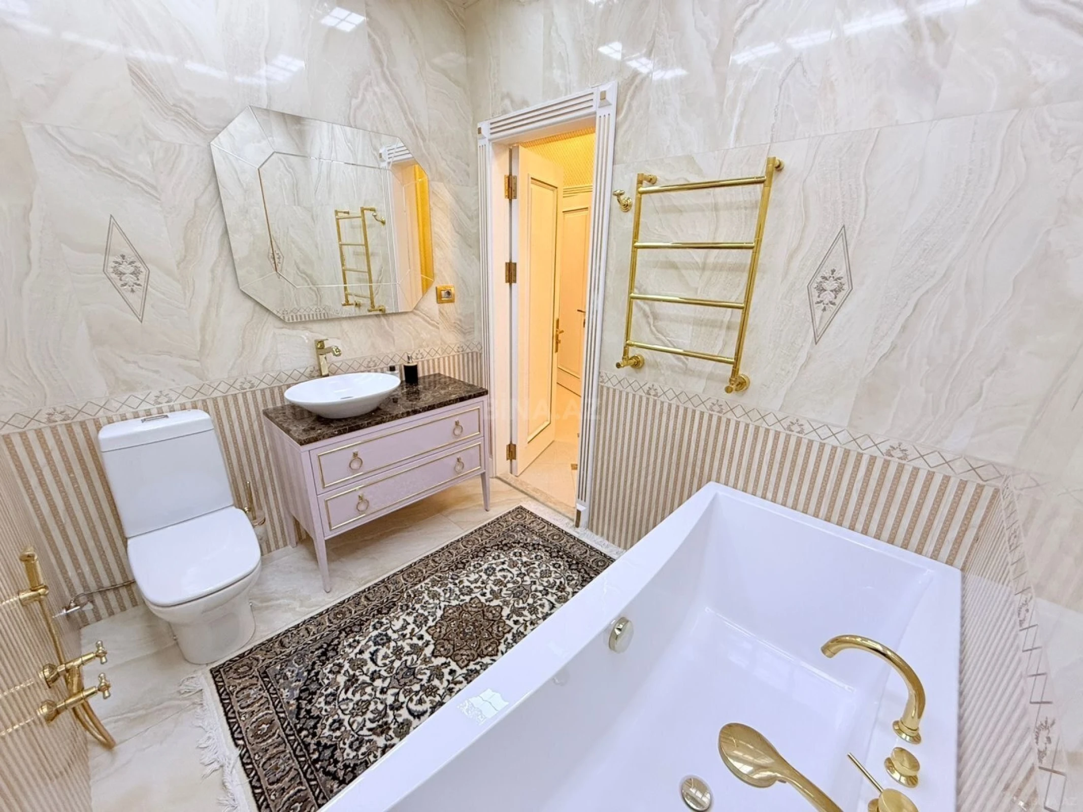 Satılır 3 otaqlı mənzil 170 m²