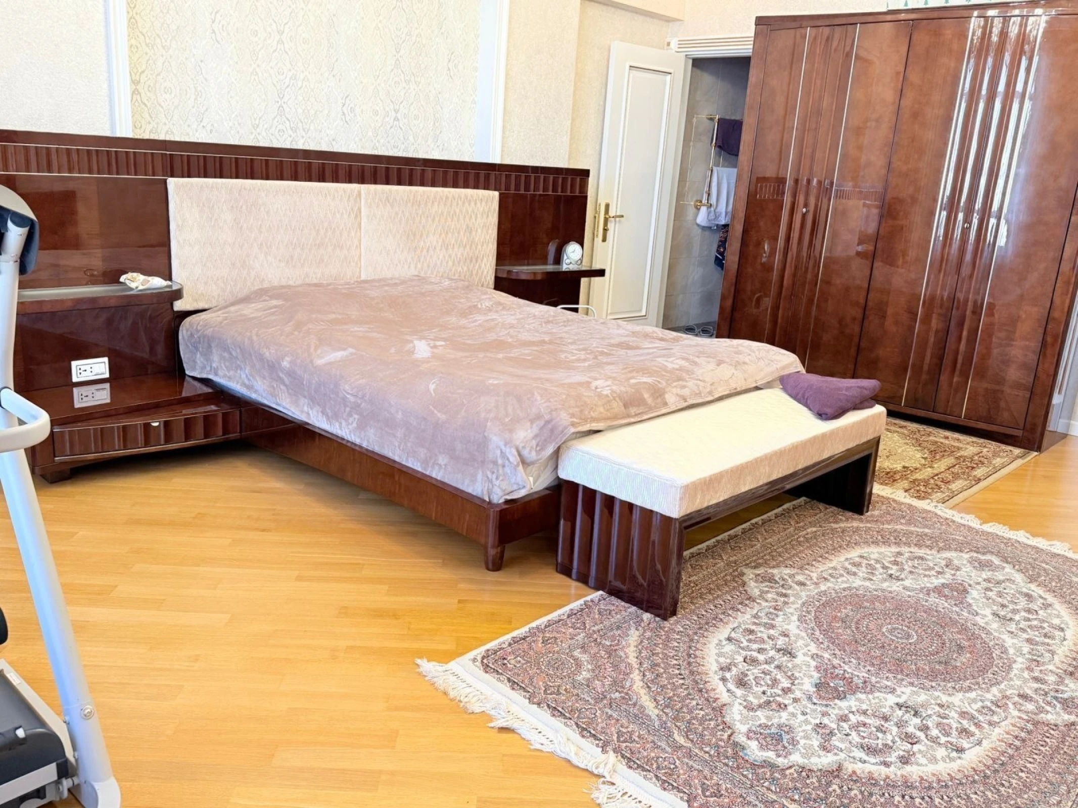 Satılır 3 otaqlı mənzil 170 m²