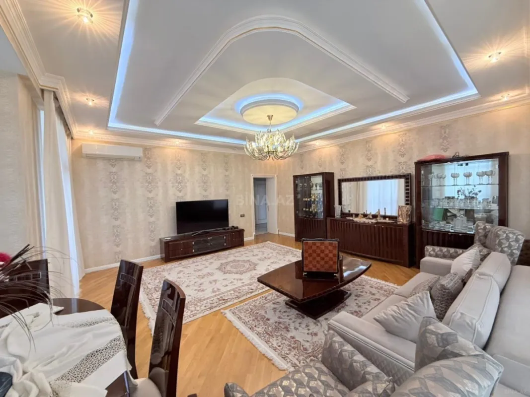 Satılır 3 otaqlı mənzil 170 m²