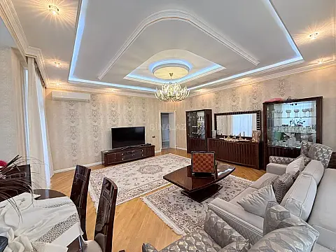 Satılır 3 otaqlı mənzil 170 m²