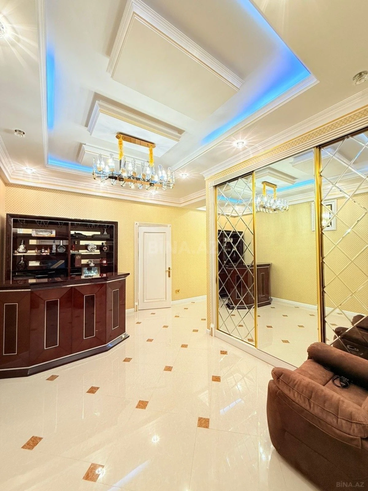 Satılır 3 otaqlı mənzil 170 m²