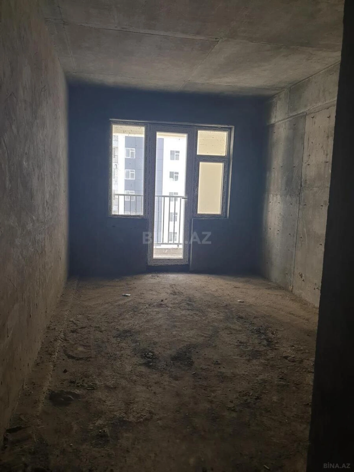 Satılır 4 otaqlı mənzil 155 m²