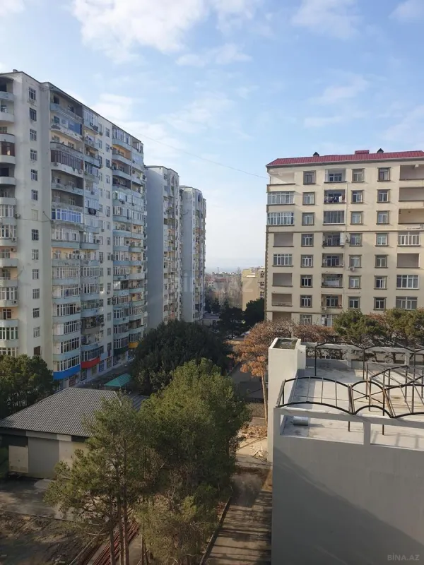 Satılır 4 otaqlı mənzil 155 m²