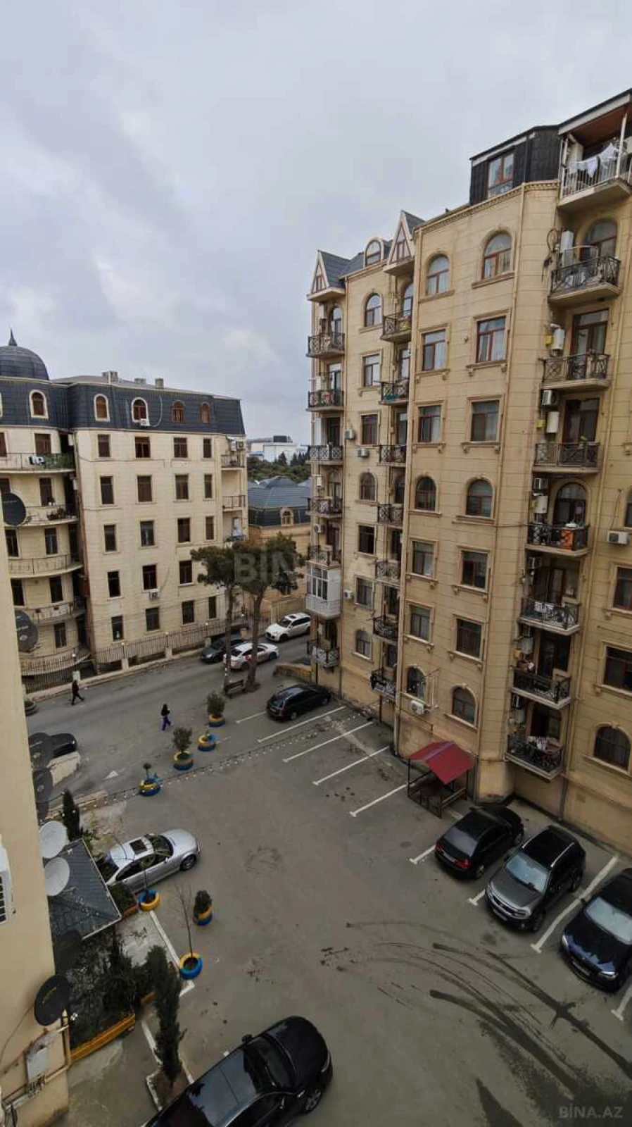 Satılır 2 otaqlı mənzil 93 m²