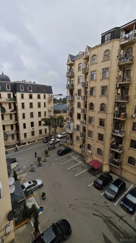 Satılır 2 otaqlı mənzil 93 m²