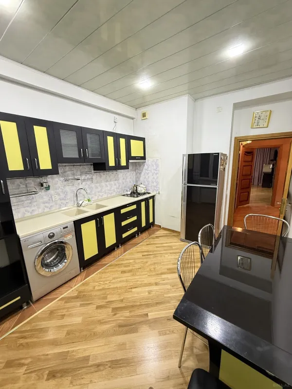 Satılır 3 otaqlı mənzil 110 m²