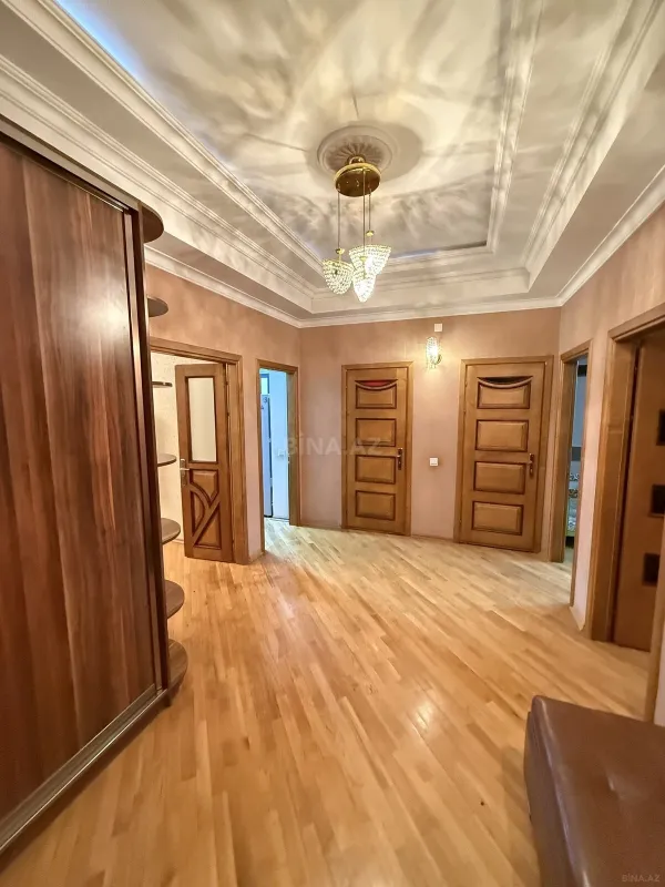 Satılır 3 otaqlı mənzil 110 m²