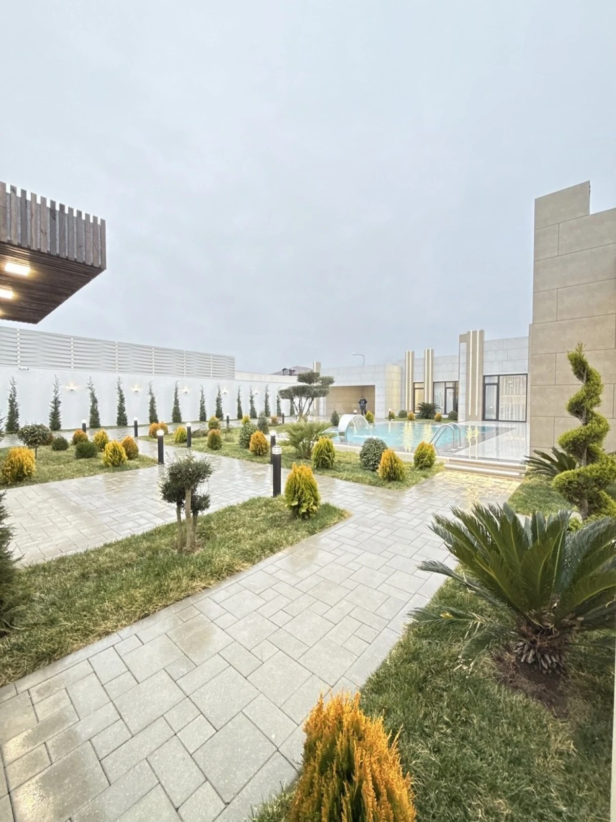 Satılır 5 otaqlı həyət evi 260 m²