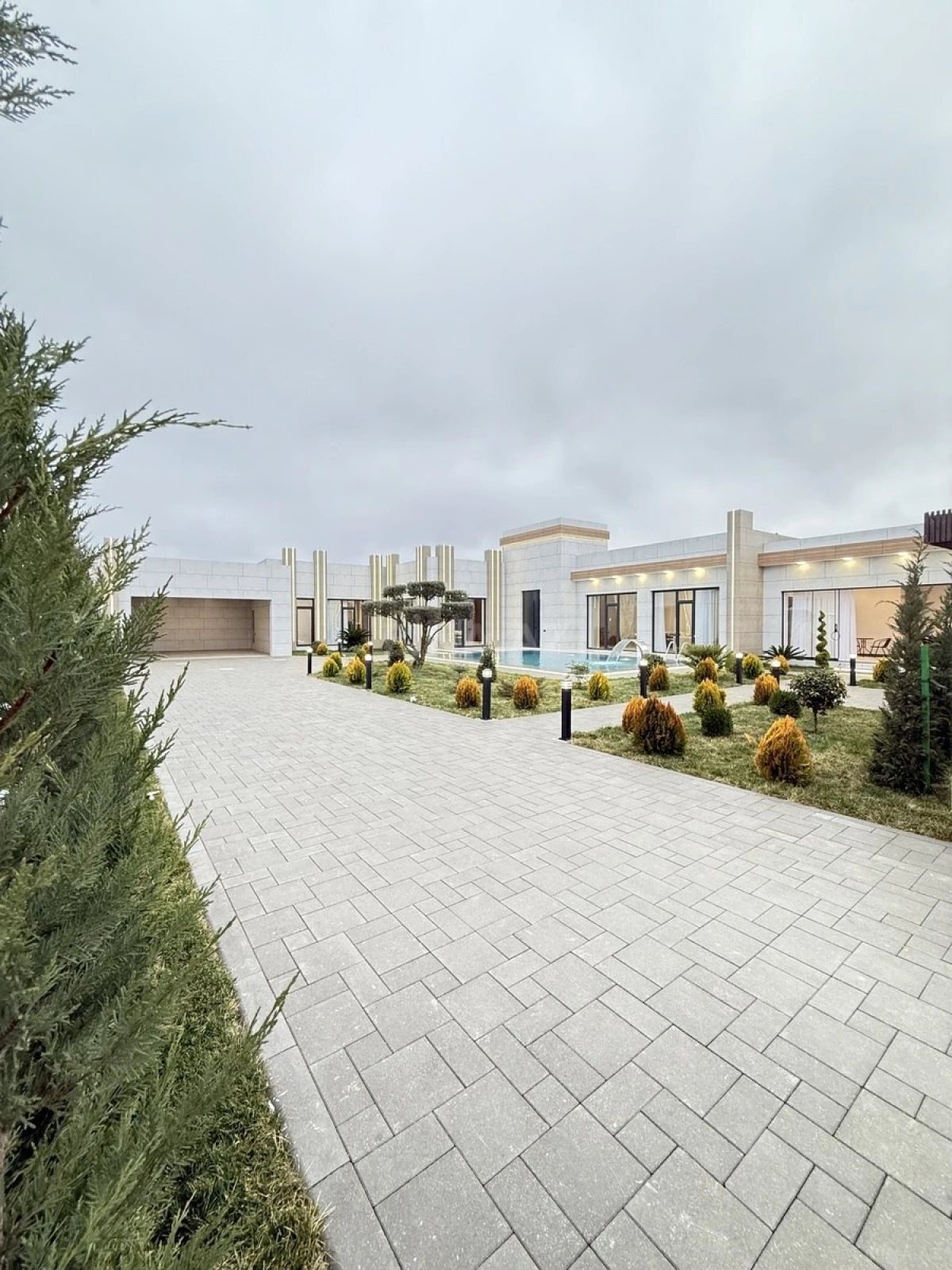 Satılır 5 otaqlı həyət evi 260 m²