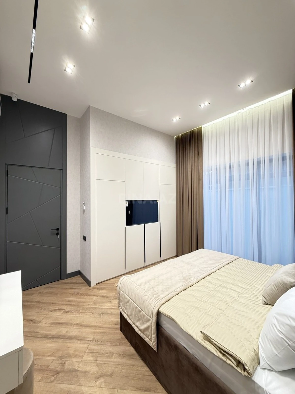 Satılır 5 otaqlı həyət evi 260 m²