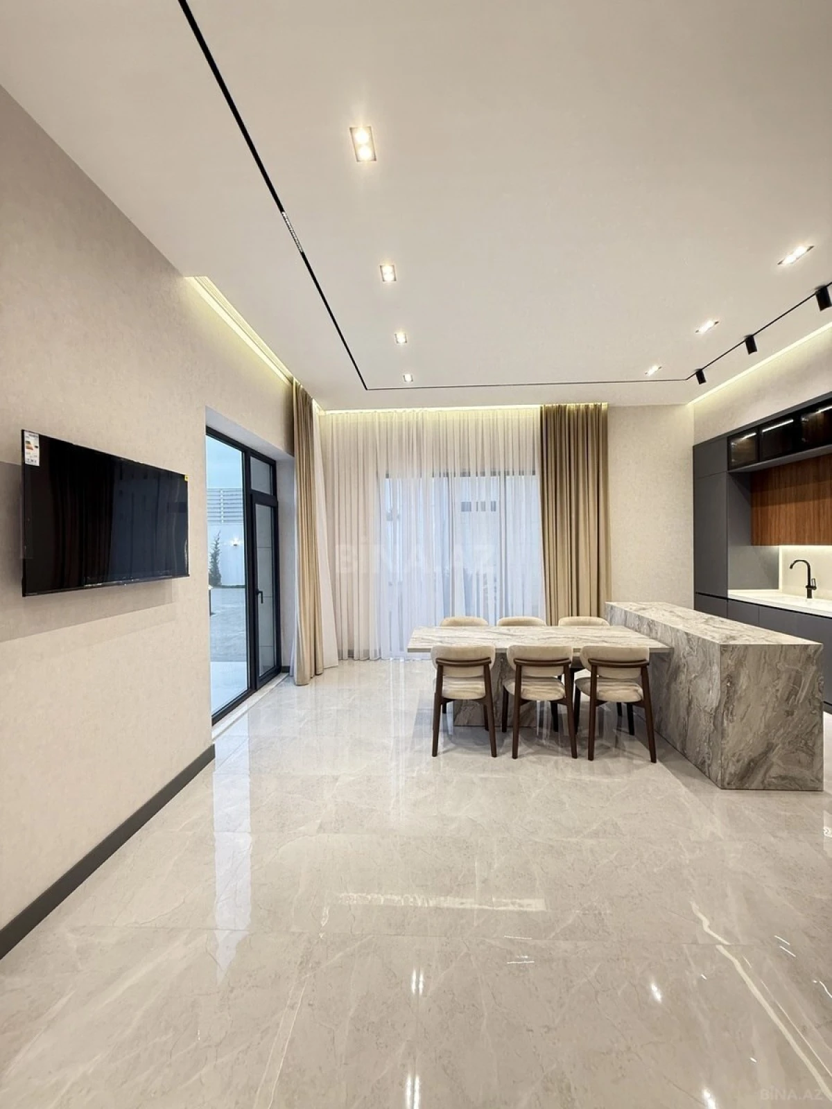 Satılır 5 otaqlı həyət evi 260 m²
