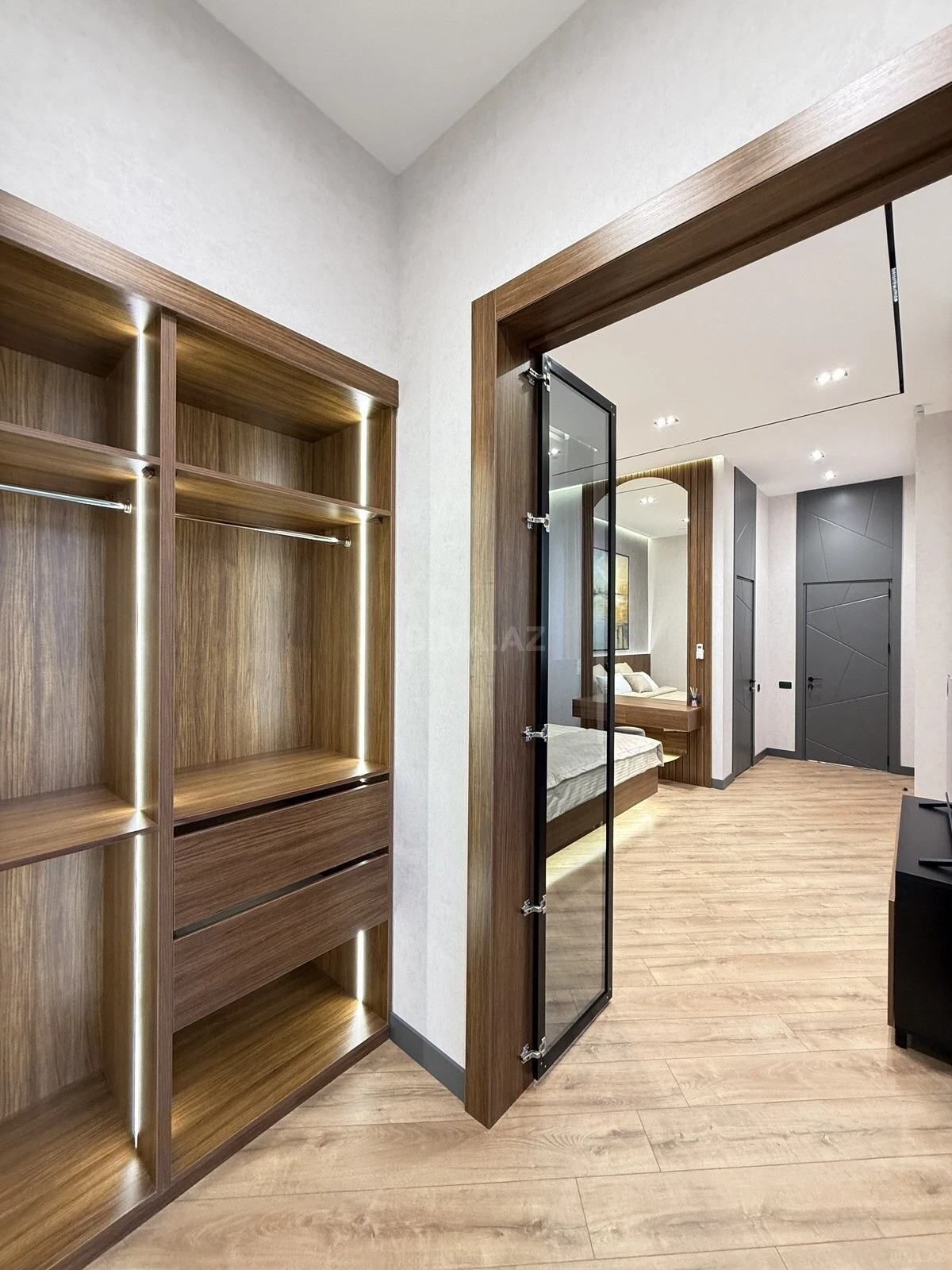 Satılır 5 otaqlı həyət evi 260 m²