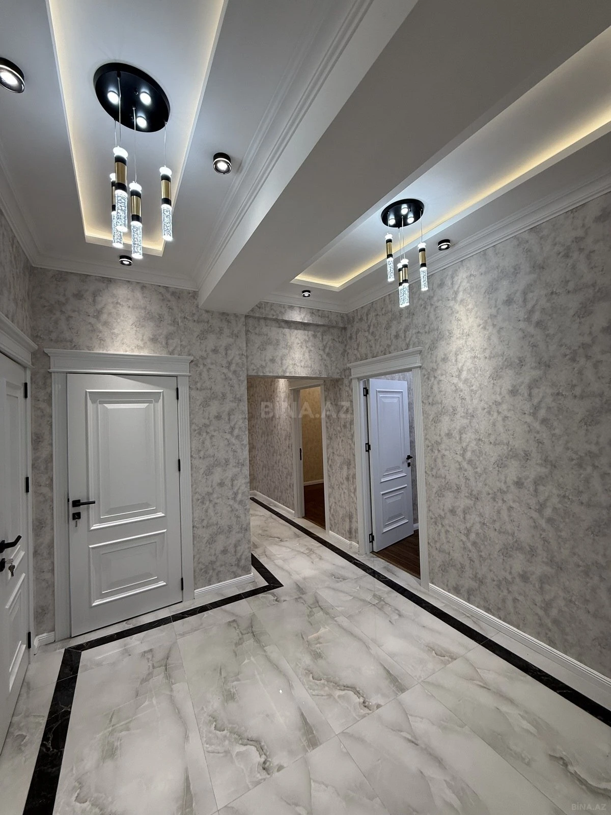 Satılır 3 otaqlı mənzil 108 m²