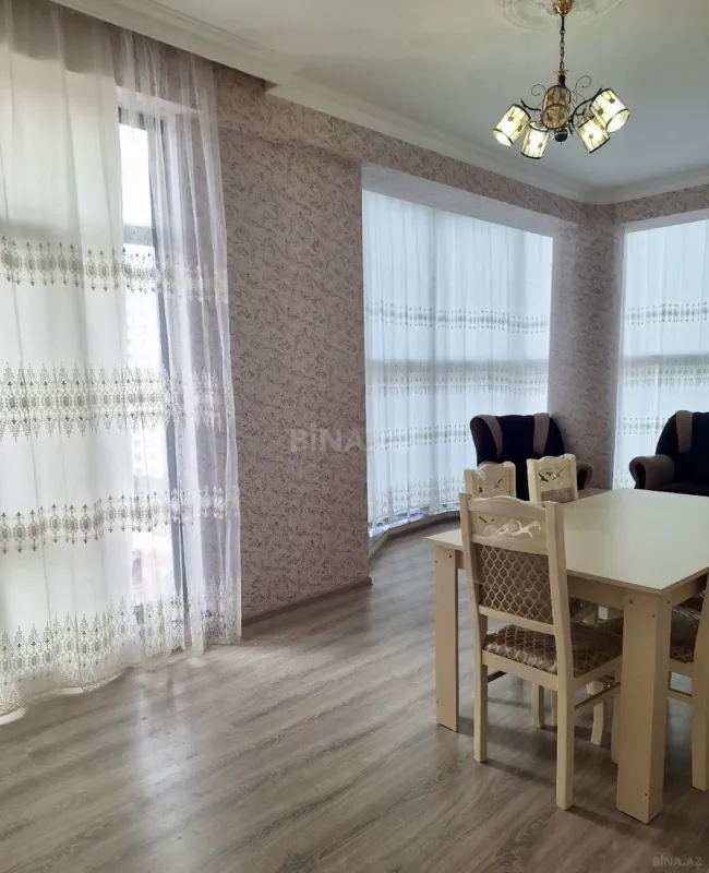 Kirayə verilir 2 otaqlı mənzil 90 m²