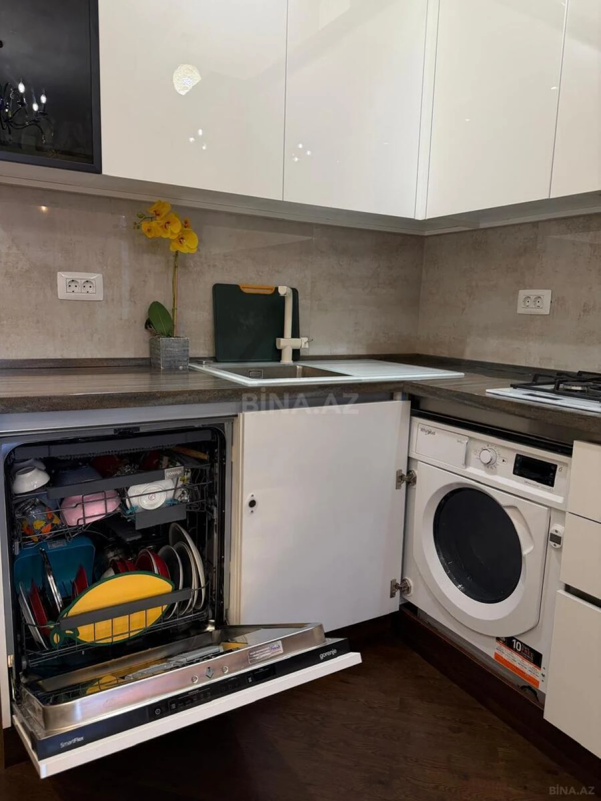 Satılır 2 otaqlı mənzil 75 m²