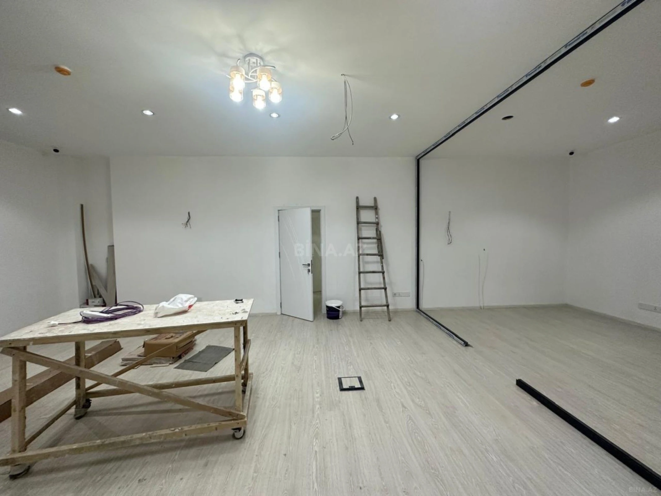 Kirayə verilir obyekt 102 m²