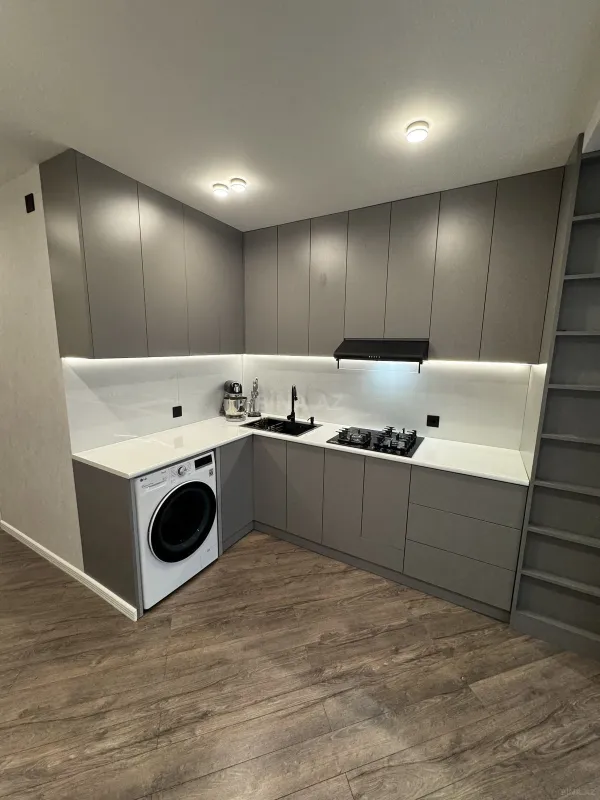 Satılır 3 otaqlı mənzil 94 m²