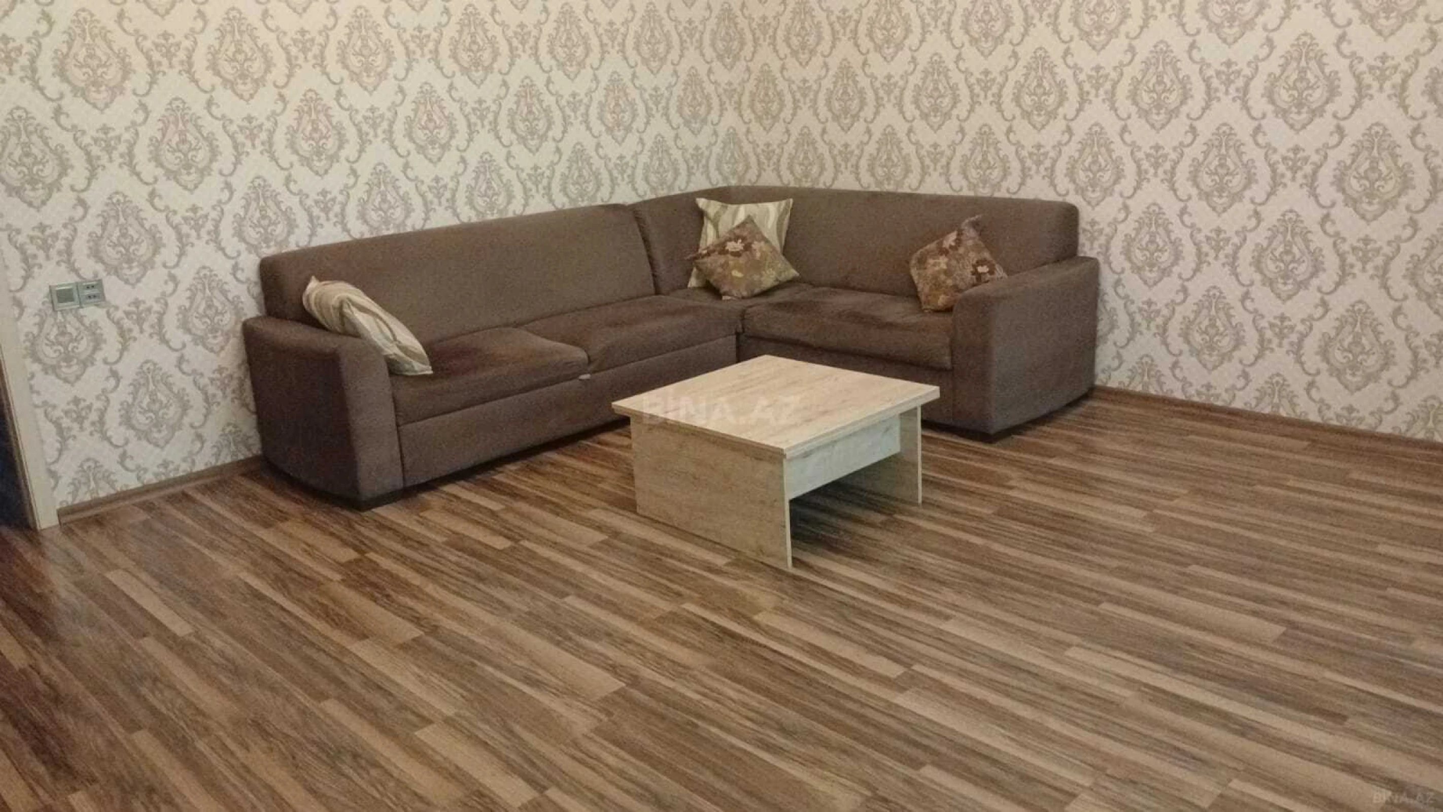 Kirayə verilir 2 otaqlı mənzil 95 m²