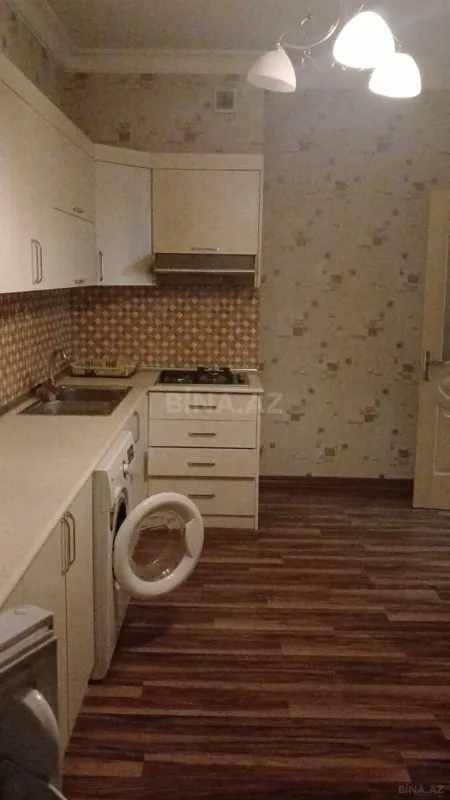 Kirayə verilir 2 otaqlı mənzil 95 m²