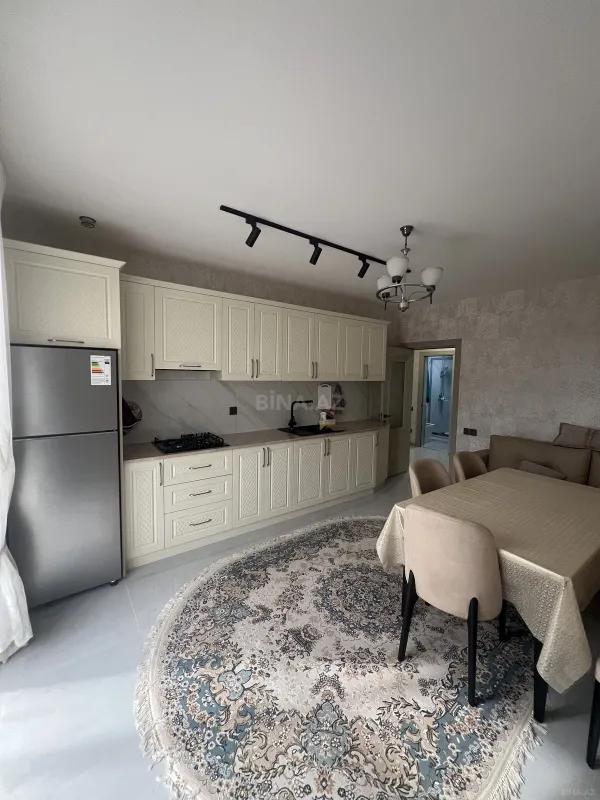 Kirayə verilir 2 otaqlı mənzil 85 m²