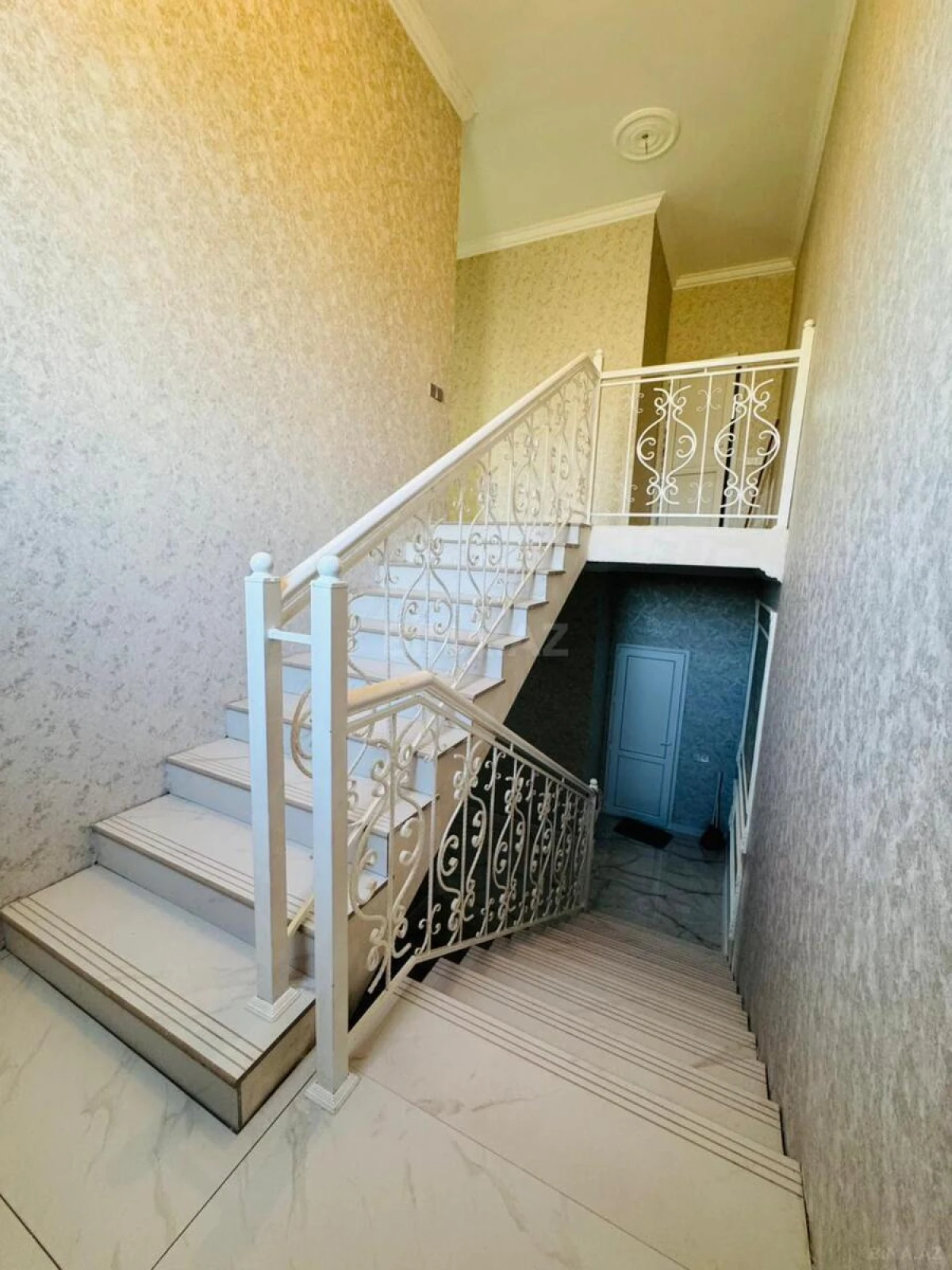Satılır 5 otaqlı həyət evi 230 m²
