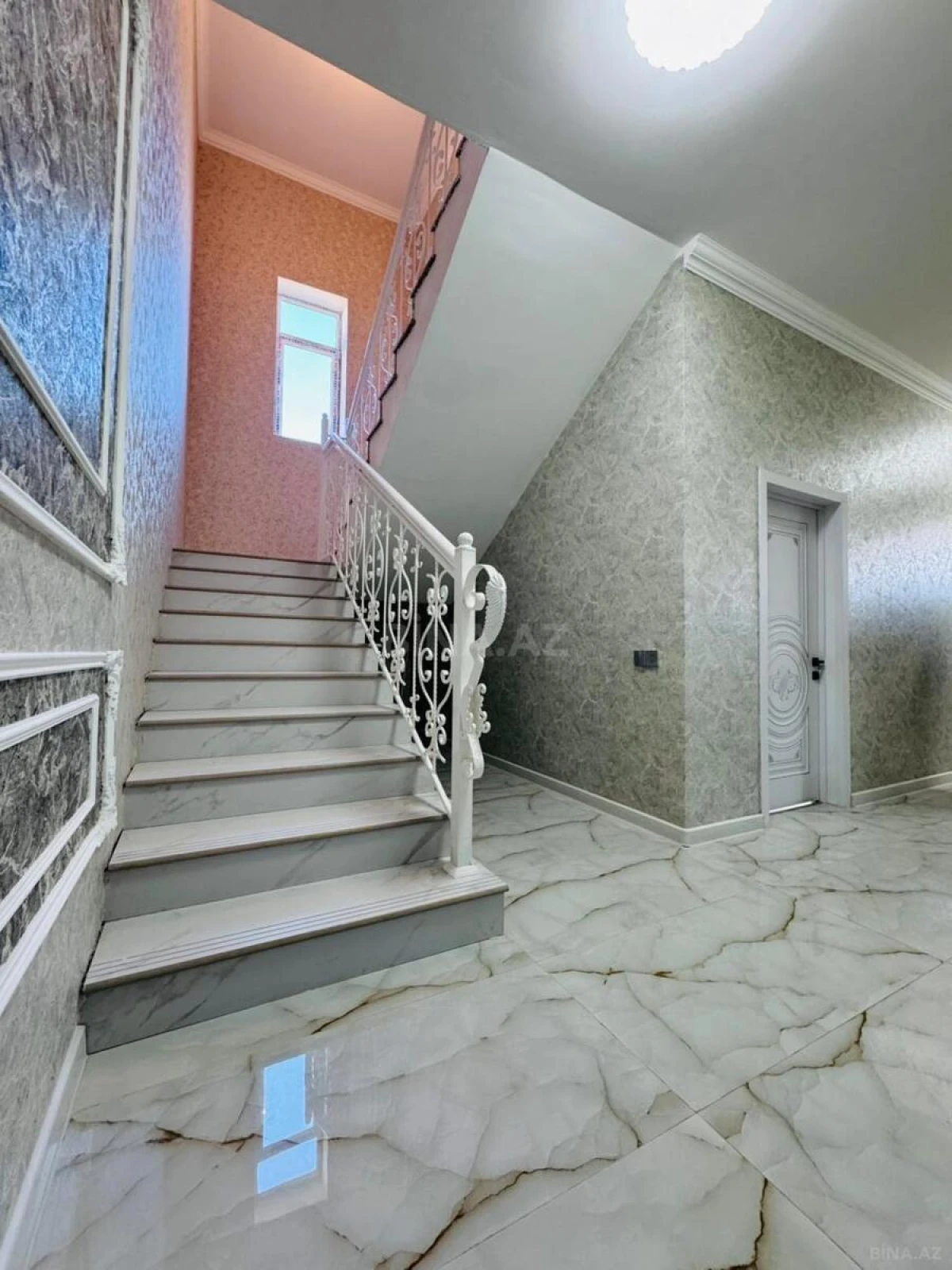 Satılır 5 otaqlı həyət evi 230 m²