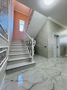 Satılır 5 otaqlı həyət evi 230 m²