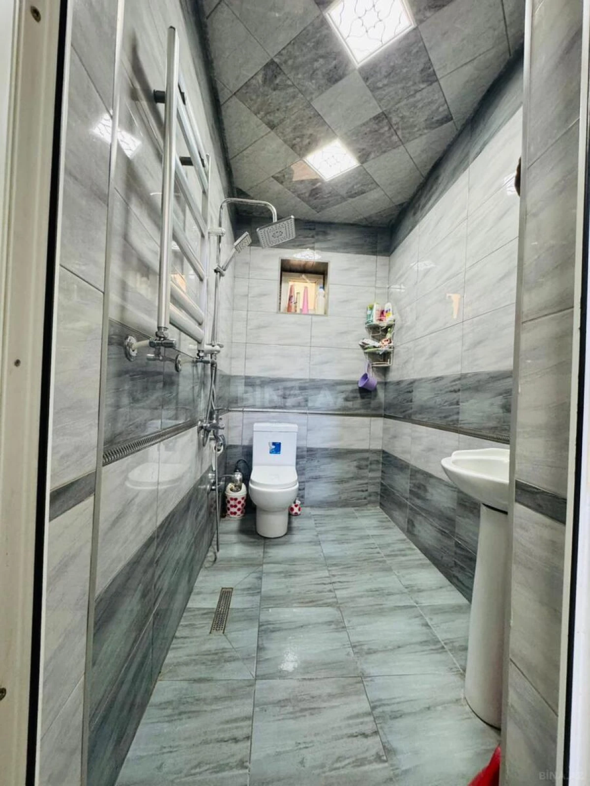 Satılır 5 otaqlı həyət evi 230 m²