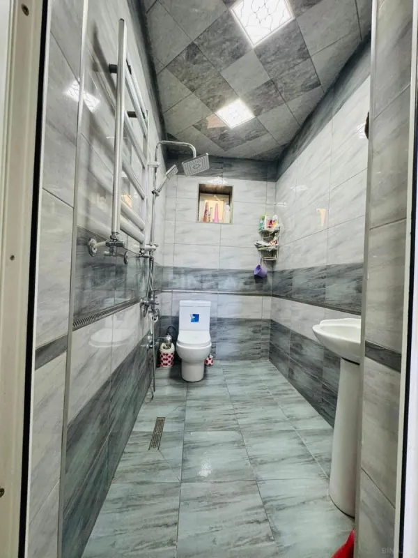 Satılır 5 otaqlı həyət evi 230 m²