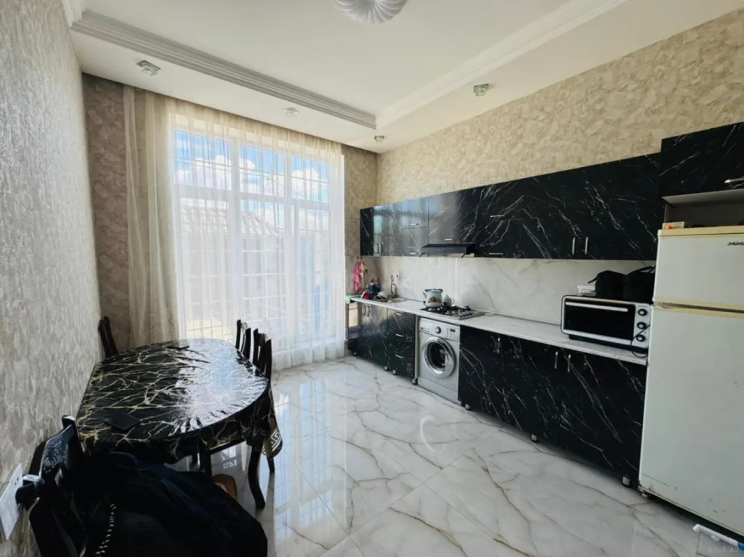 Satılır 5 otaqlı həyət evi 230 m²