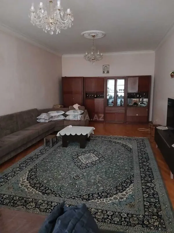 Satılır 6 otaqlı həyət evi 300 m²