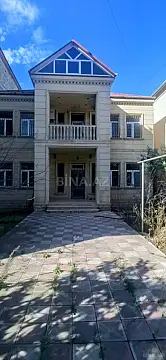 Satılır 6 otaqlı həyət evi 300 m²