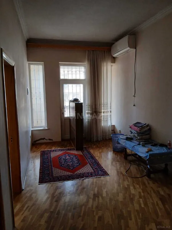 Satılır 6 otaqlı həyət evi 300 m²