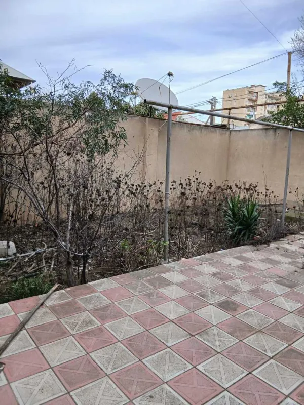 Satılır 6 otaqlı həyət evi 300 m²